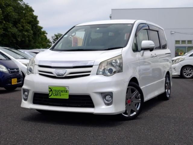 TOYOTA NOAH 2012