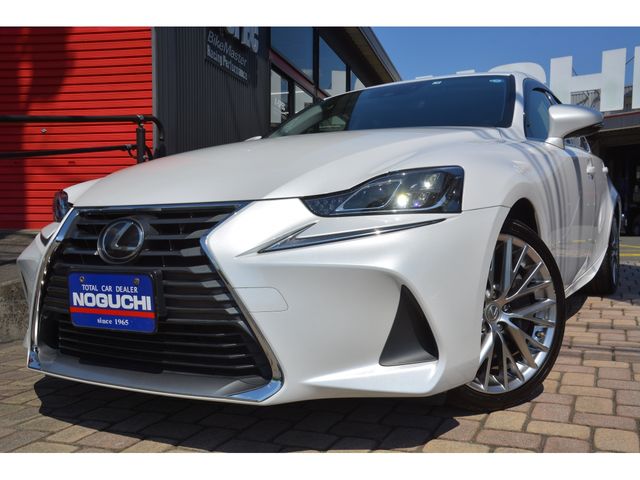 TOYOTA LEXUS IS200t 2016