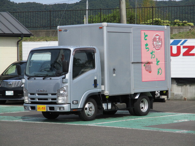 Isuzu ELF 2013