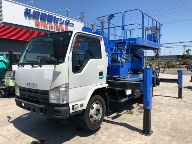 Isuzu ELF 2011