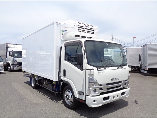 Isuzu ELF 2023