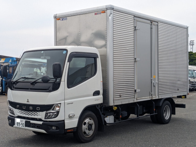 Mitsubishi CANTER 2023