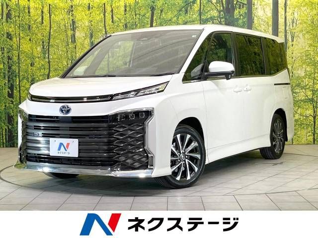 TOYOTA VOXY HYBRID 2022