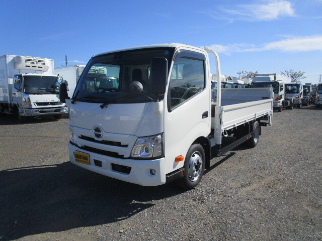 Hino DUTRO 2023