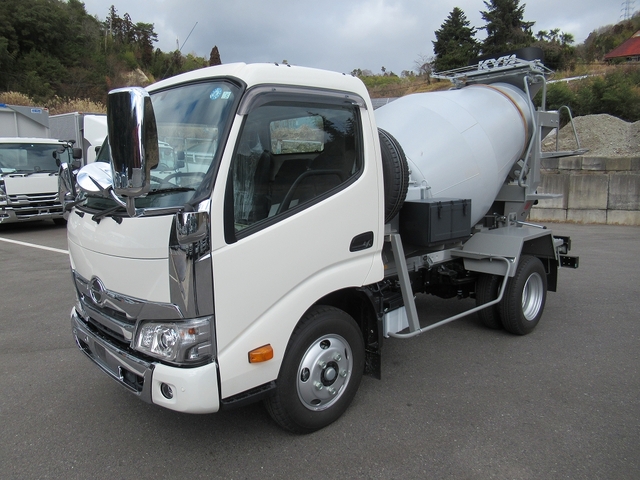 Hino DUTRO 2023