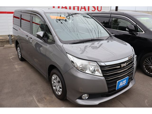 TOYOTA NOAH 4WD 2015