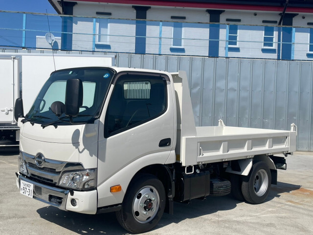 Hino DUTRO 2023