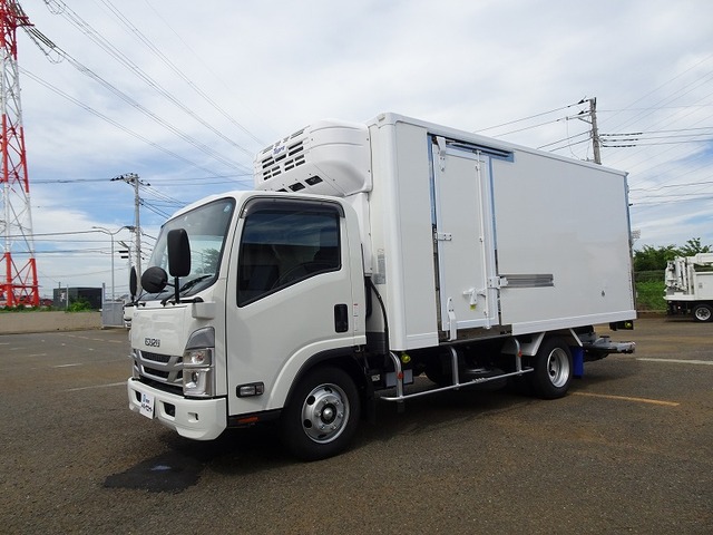 Isuzu ELF 2023