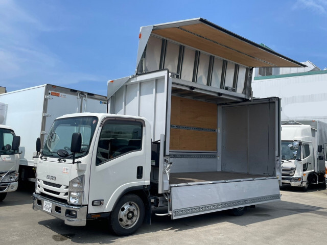 Isuzu ELF 2021