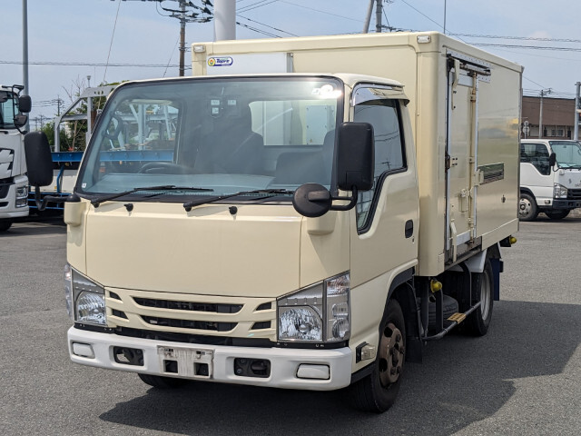 Isuzu ELF 2017