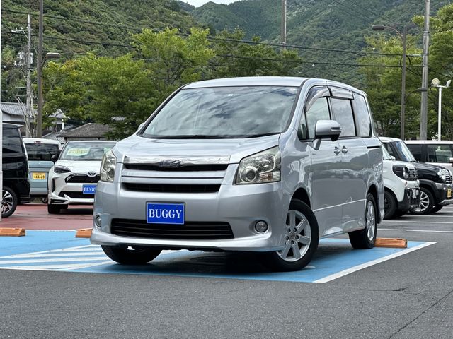 TOYOTA NOAH 2008