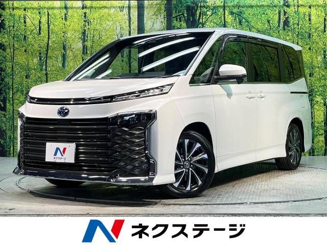 TOYOTA VOXY HYBRID 2022