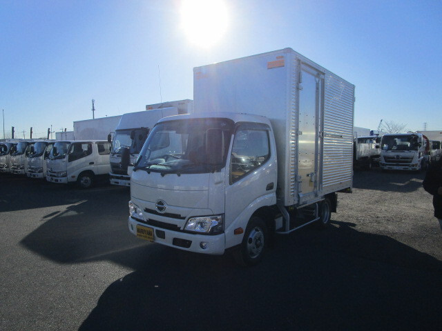 Hino DUTRO 2023