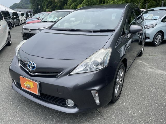 TOYOTA PRIUS ALPHA 2013