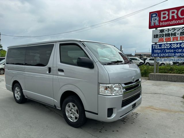 TOYOTA HIACE van 4WD 2017