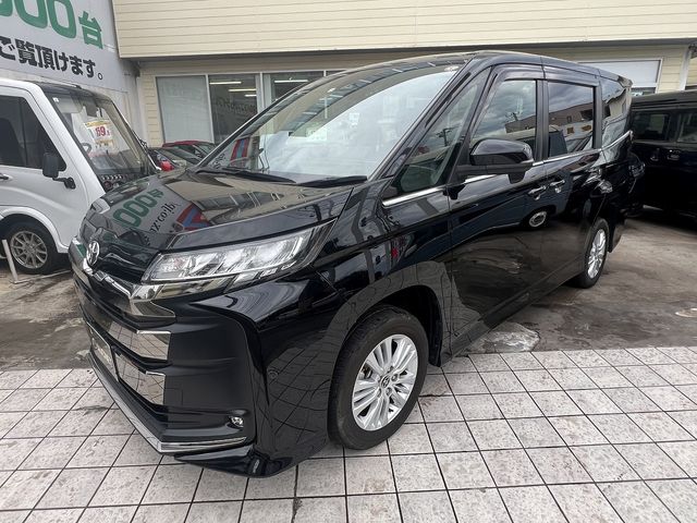 TOYOTA NOAH 4WD 2022