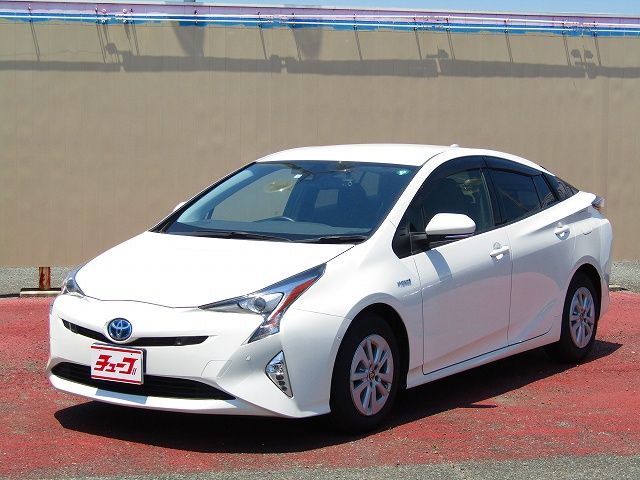 TOYOTA PRIUS 2018