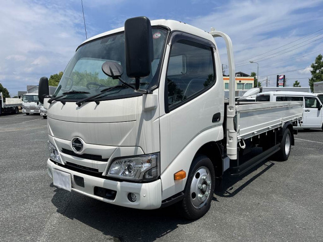 Hino DUTRO 2023