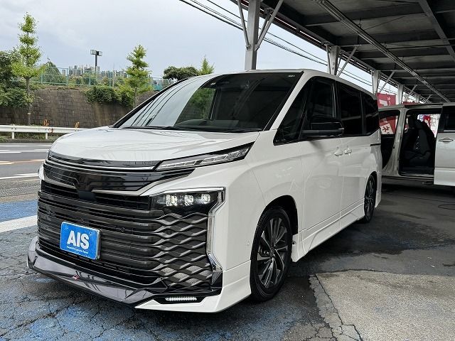 TOYOTA VOXY 2022