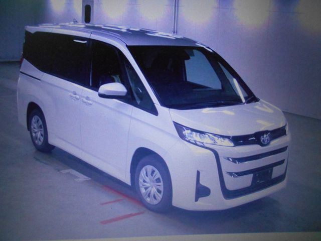 TOYOTA NOAH HYBRID 2024