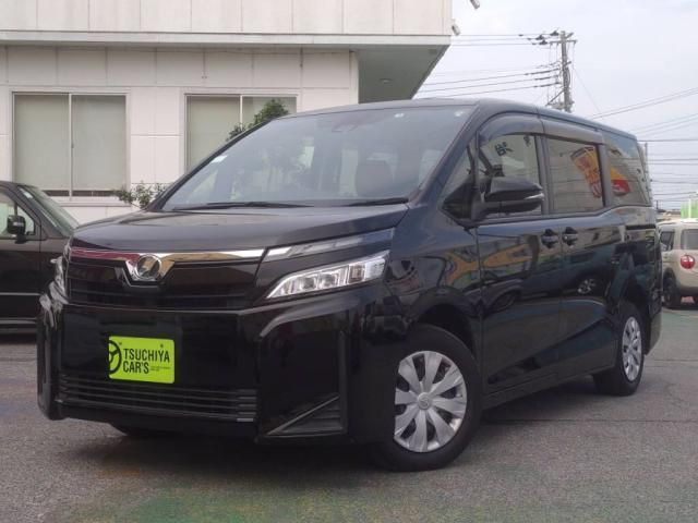 TOYOTA VOXY 2019