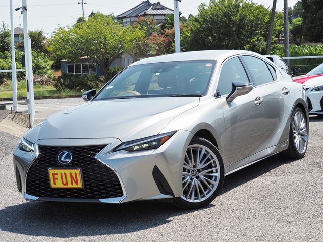 TOYOTA LEXUS IS300h AWD 2022