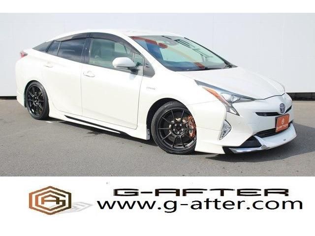 TOYOTA PRIUS 2017