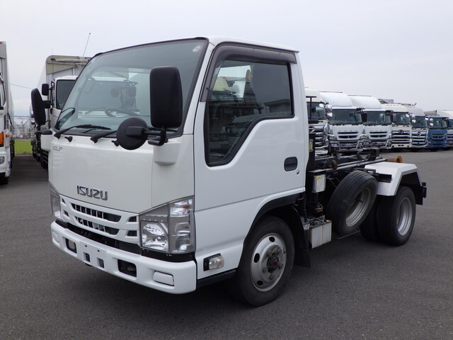 Isuzu ELF 2019