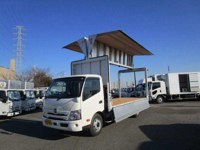 Hino DUTRO 2023