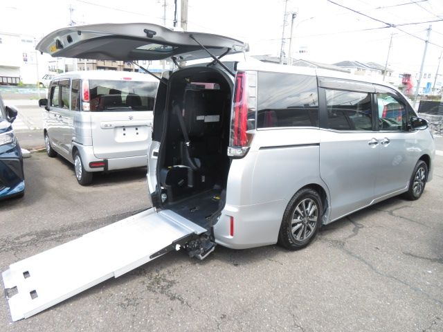 TOYOTA ESQUIRE 2019