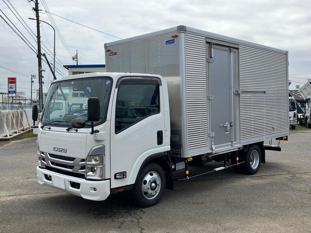 Isuzu ELF 2023