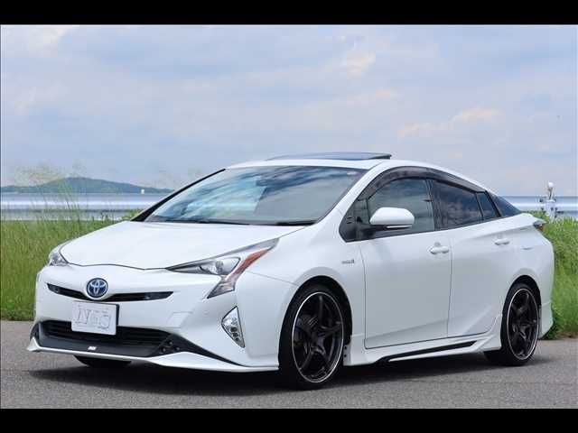 TOYOTA PRIUS 2016