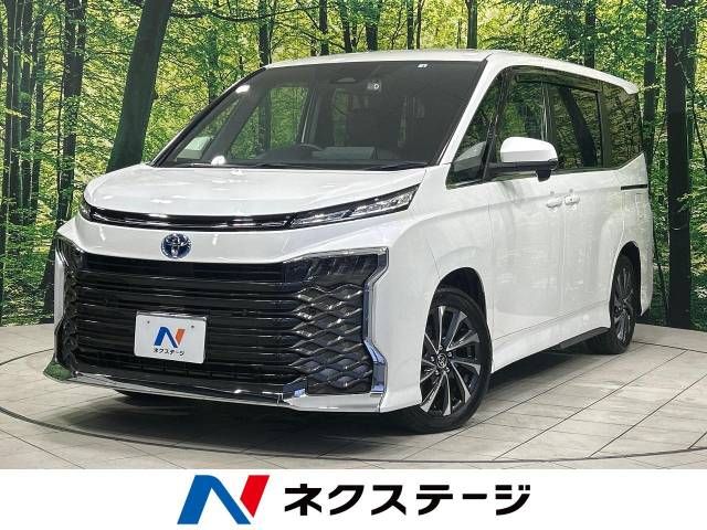 TOYOTA VOXY HYBRID 2022