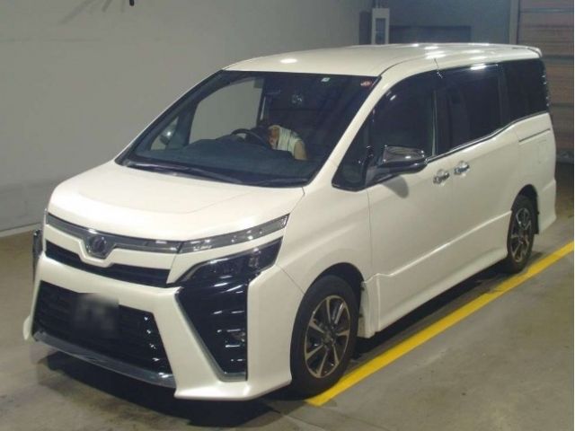 TOYOTA VOXY 2019