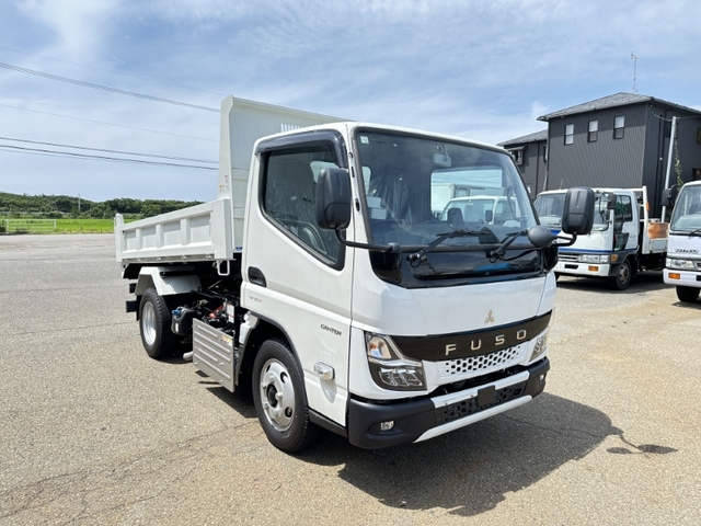 Mitsubishi CANTER 2023