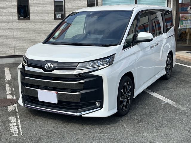 TOYOTA NOAH 2022