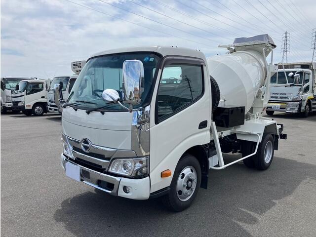 Hino DUTRO 2023