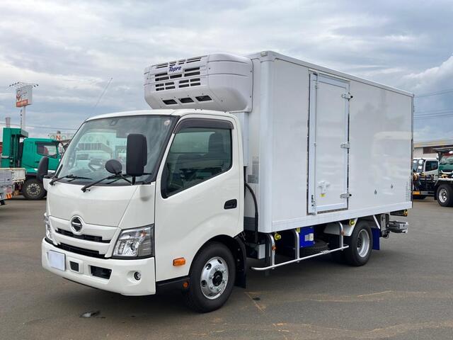 Hino DUTRO 2023