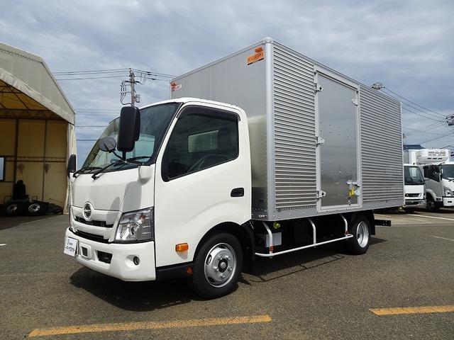 Hino DUTRO 2023