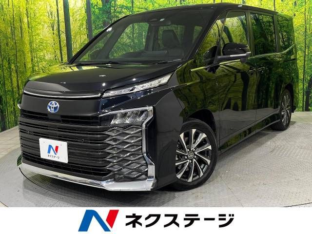 TOYOTA VOXY HYBRID 2022