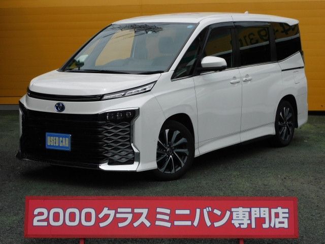 TOYOTA VOXY HYBRID 2022