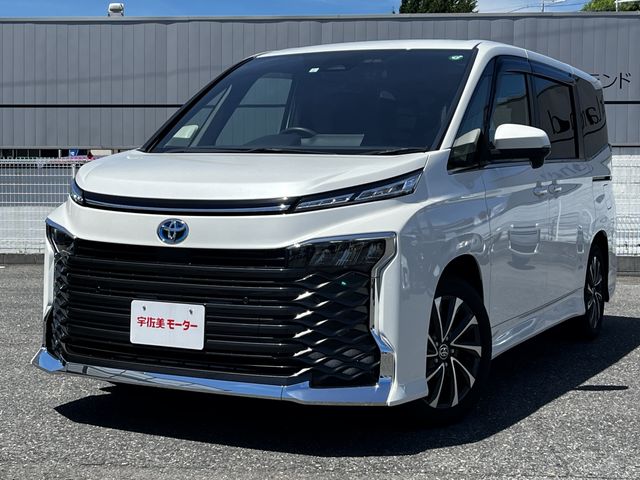 TOYOTA VOXY HYBRID 2023