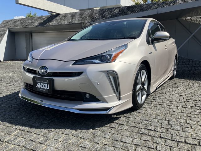 TOYOTA PRIUS 2019