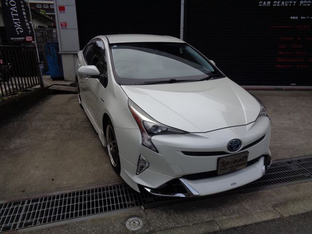 TOYOTA PRIUS 2016