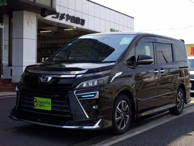 TOYOTA VOXY 2017