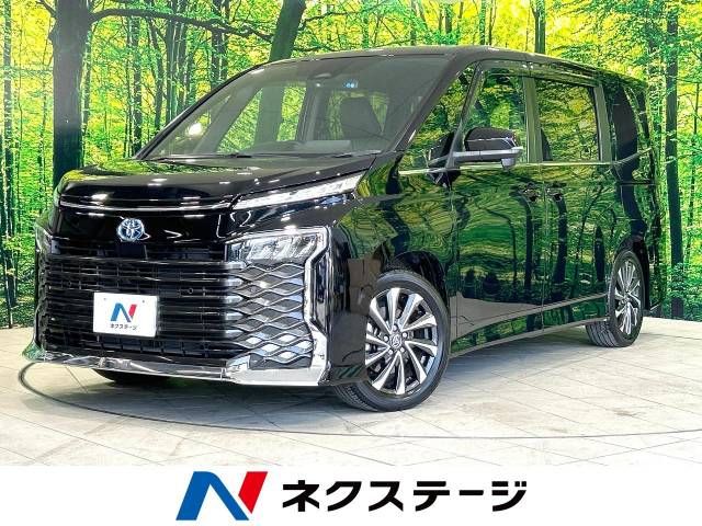 TOYOTA VOXY HYBRID 2022