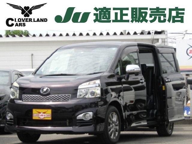 TOYOTA VOXY 4WD 2013