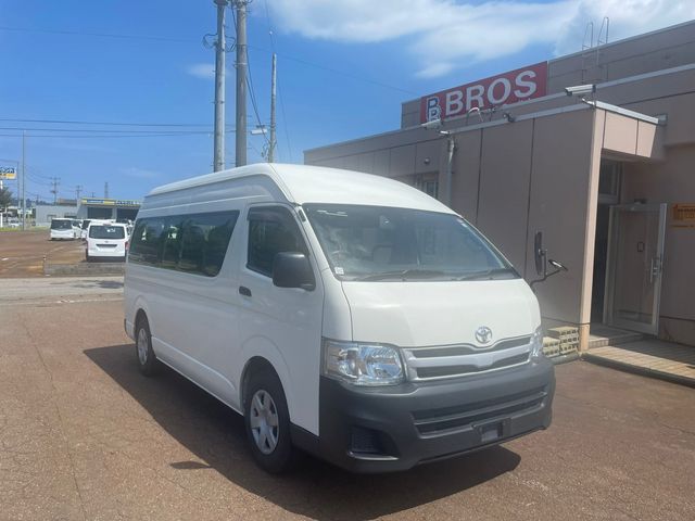 TOYOTA HIACE COMMUTER 2013