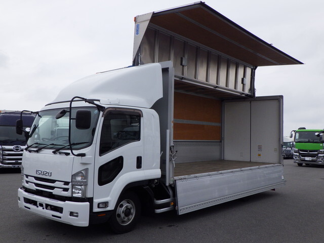 Isuzu FORWARD 2018