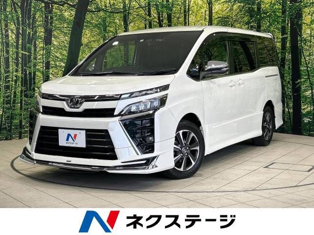 TOYOTA VOXY 2017